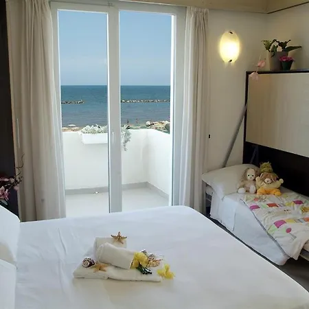 Universal Hotel 3*