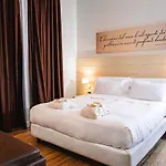 Universal 3* Σενιγκάλια