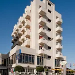 Ξενοδοχείο Universal Σενιγκάλια