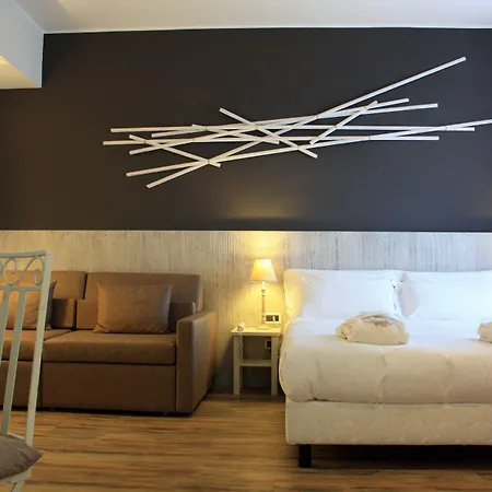 Universal 3* Σενιγκάλια